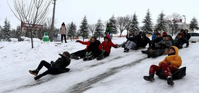 Kar yağışı etkili oldu birçok ilde okullar tatil edildi