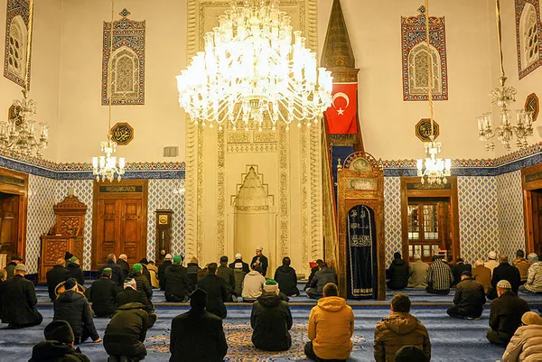 Depremde vefat eden vatandaşlar için Türkiye genelindeki 90 bin camide sela okundu - 4