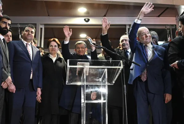 CHP’li yazarların hedefindeki isim Akşener: Resmen intihar etti