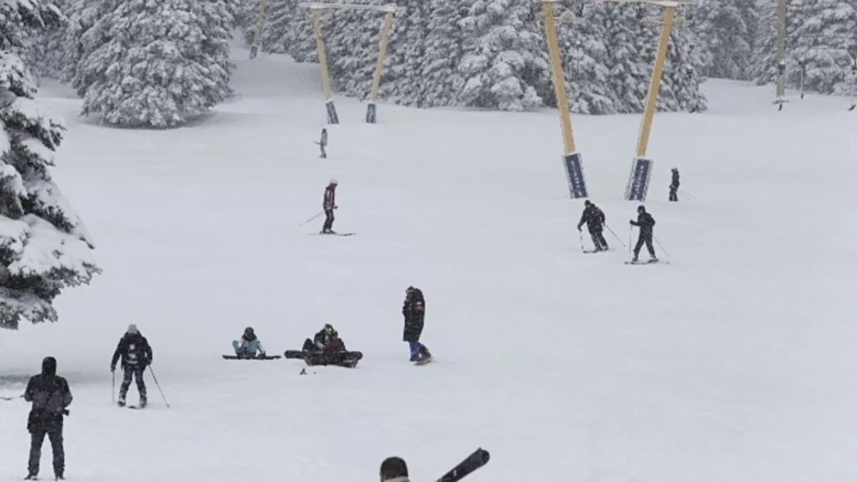 Uludağ'da kar kalınlığı 95 santimetreyi gördü