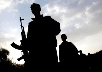 Şemdinli'de yol kesen PKK'lılar kamyon şoförünü öldürdü