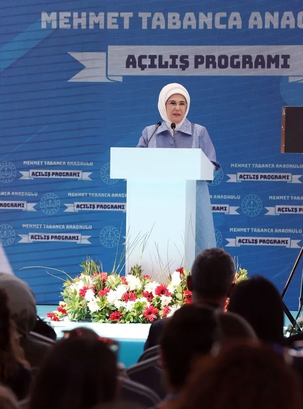 emine-erdogan-okul-oncesi-egitim-firsat-esitligi-sagliyor-1662735517836.jpg Emine Erdoğan: Okul öncesi eğitim fırsat eşitliği sağlıyor - 1