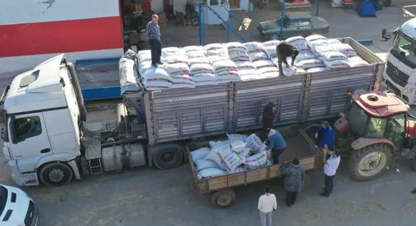 osmaniyede-depremlerden-etkilenen-besicilerin-yaralari-sariliyor-226-ton-yem-ulastirildi-1677660810710.jpg Osmaniye'de depremlerden etkilenen besicilerin yaraları sarılıyor! 226 ton yem ulaştırıldı - 6