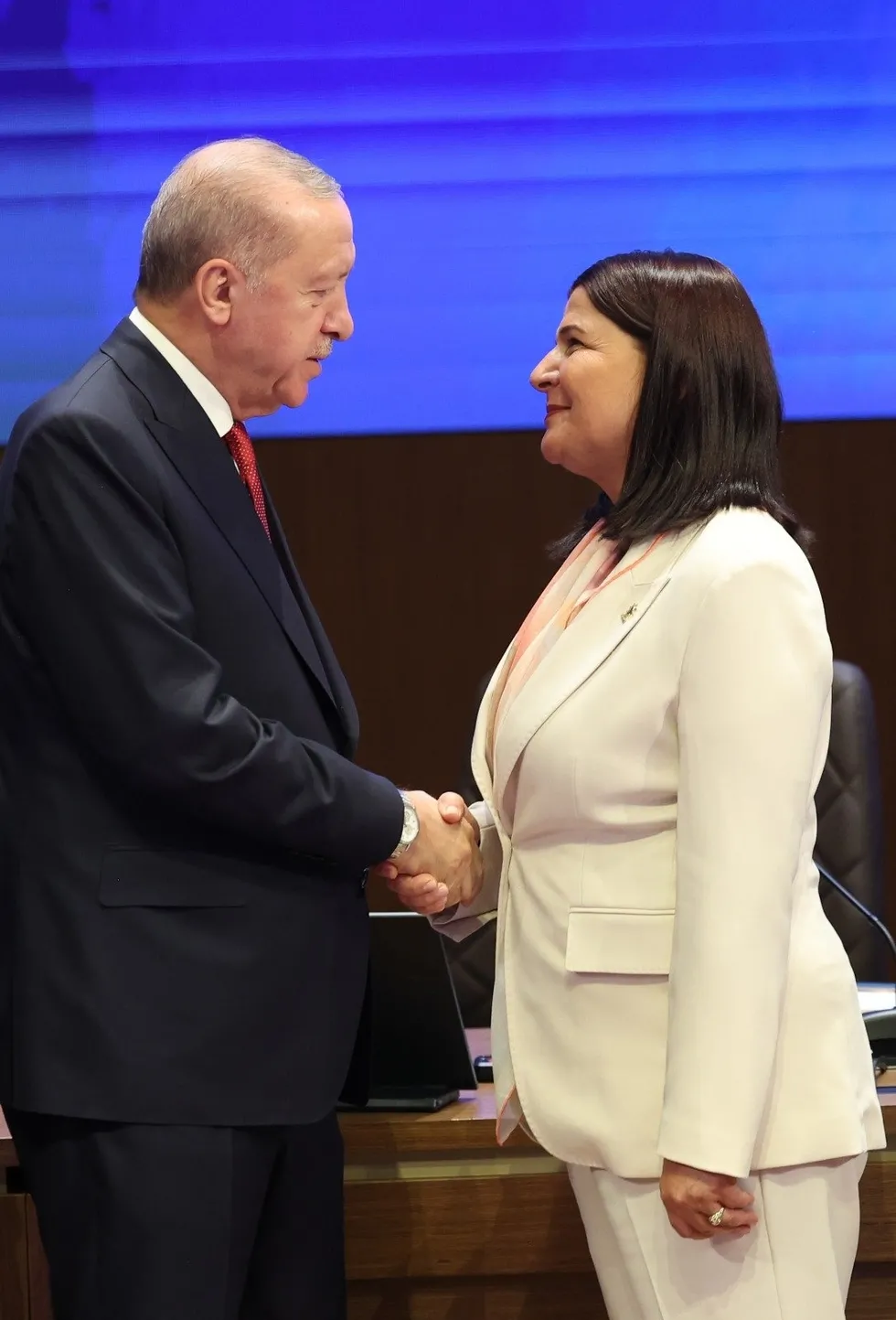 Başkan Erdoğan ve AK Parti'ye katılan İzmir Foça Belediye Başkanı Saniye Bora Fıçı