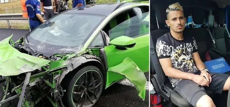 Milli futbolcu trafik kazası geçirdi!