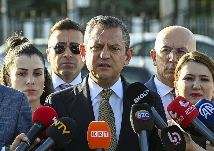 baskan-erdoganin-chp-genel-merkezine-yapacagi-ziyaretin-tarihi-ve-saati-netlesti-erdogan-ozgur-ozel-gorusmesi-1717669886133.jpeg Başkan Erdoğan'ın CHP Genel Merkezi'ne yapacağı ziyaretin tarihi ve saati netleşti! Erdoğan-Özgür Özel görüşmesi ne zaman olacak? - 1