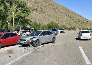 Malatya'da 2 otomobil çarpıştı: 1 yaralı