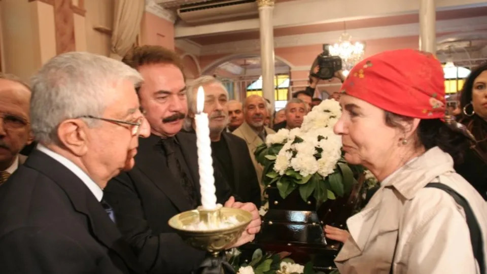 Usta tiyatro oyuncusu Üstün Asutay İstanbul'da son yolculuğuna uğurlandı