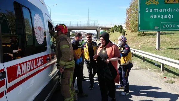 sancaktepede-kaputu-acilan-taksi-trafigi-birbirine-katti-3-arac-kazaya-karisti-8-yarali-1664111698292.jpg Sancaktepe’de kaputu açılan taksi trafiği birbirine kattı! 3 araç kazaya karıştı: 8 yaralı - 4