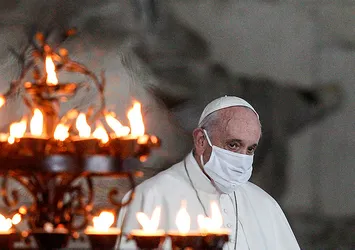Papa Francis ilk kez maske ile görüntülendi