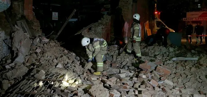 Beyoğlu’nda metruk yapı büyük gürültüyle çöktü