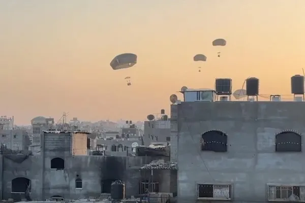 urdun-4-ulkenin-katilimiyla-gazzenin-kuzeyine-havadan-yardim-indirdi-1711292809003.jpeg Ürdün 4 ülkenin katılımıyla Gazze'nin kuzeyine havadan yardım indirdi - 1