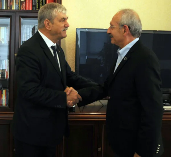 chp-yine-kuran-kurslarini-hedef-aldi-izmir-vekili-kani-bekodan-skandal-sozler-cocuklara-musallat-olan-orta-cag-1662129786577.jpg CHP yine Kur'an kurslarını hedef aldı! İzmir vekili Kani Beko'dan skandal sözler: Çocuklara musallat olan Orta Çağ zihniyeti