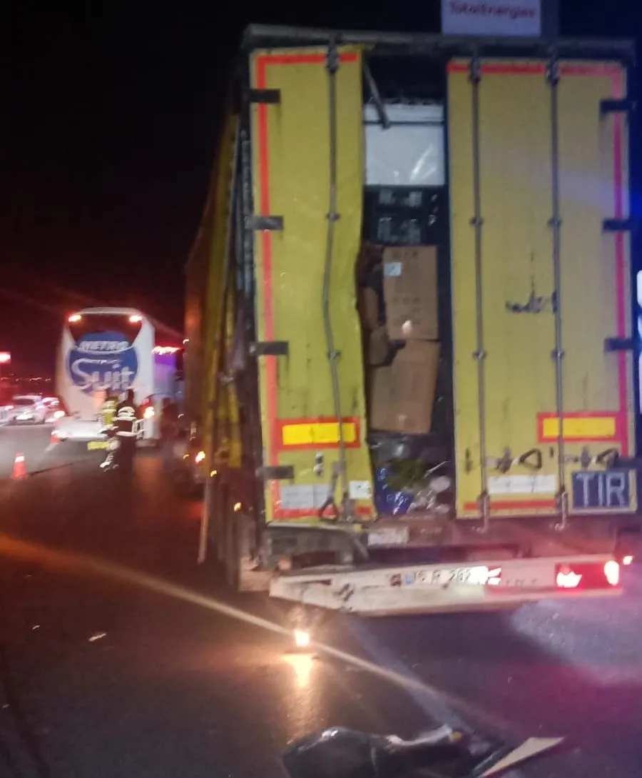 Amasya'da otobüs ile TIR çarpıştı: Çok sayıda yaralı var - 1