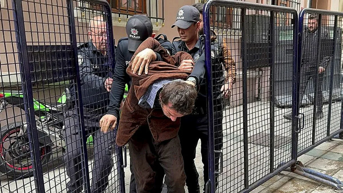 Beyoğlu'ndan polisi bıçaklayan saldırgan tutuklandı
