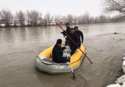 46-dalgic-musta-karasu-nehrine-dusen-yagmuru-ariyor-1645953027332.jpg 46 dalgıç, Muş’ta Karasu Nehri’ne düşen Yağmur’u arıyor - 3