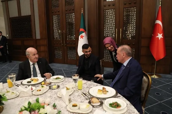 Beşiktaş'ın yıldızı Ghezzal'den Başkan Erdoğan paylaşımı! Türkiye - Cezayir dostluk yemeğine katıldı - 3