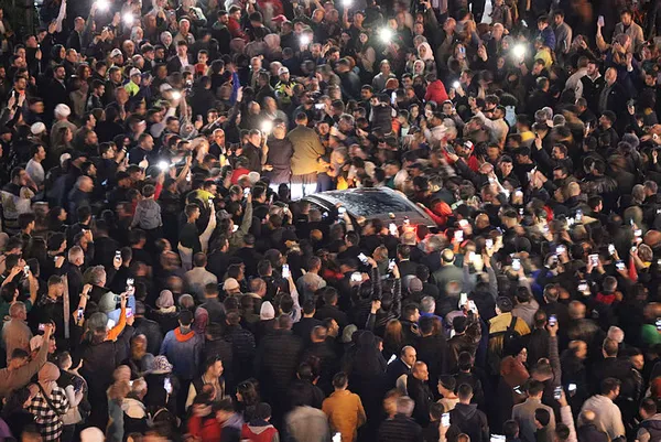 bakan-varank-yalovadan-seslendi-baskan-erdogani-kaptan-koskune-oturtacagiz-1683583564073.jpg Bakan Varank Yalova'dan seslendi: Başkan Erdoğan'ı kaptan köşküne oturtacağız! - 4