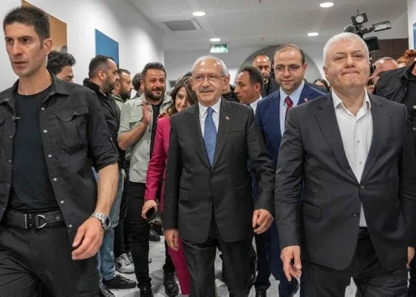 eski-chpli-mehmet-sevigenden-depremzedeleri-hedef-alan-vicdansizlara-tepki-boyle-oldugu-surece-omur-boyu-iktid-1684321271883.jpeg Eski CHP'li Mehmet Sevigen'den depremzedeleri hedef alan vicdansızlara tepki: Böyle olduğu sürece ömür boyu iktidara gelemeyiz! - 2