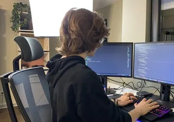 Dünya bu Türk gencinin peşinde! Üniversiteler sıraya girdi