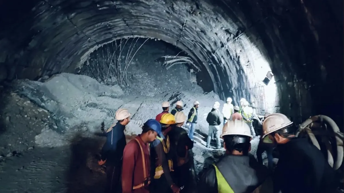 Hindistan'da tünel çöktü: 8 işçi mahsur