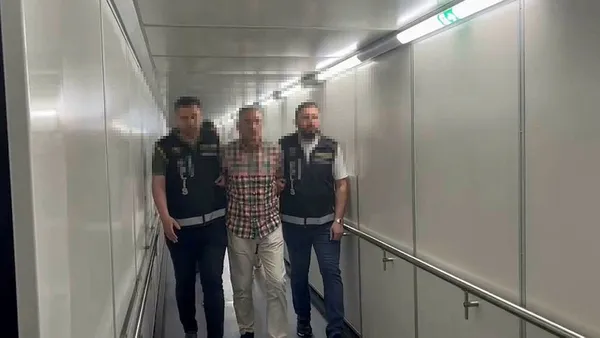 suc-orgutu-lideri-alaattin-ilyas-saral-istanbul-havalimaninda-yakalandi-1686509321099.jpg Suç örgütü lideri Alaattin İlyas Saral İstanbul Havalimanı'nda yakalandı - 2