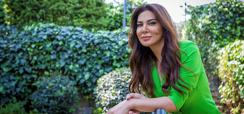 Ebru Yaşar'dan depremzedelere bir TIR dolusu yardım