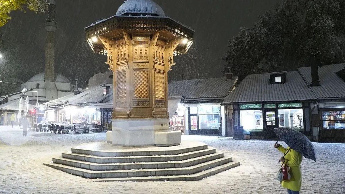 Bosna Hersek'in başkenti Saraybosna'da kar etkili oldu