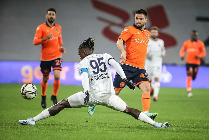 Medipol Başakşehir - Adana Demirspor: 2-1 MAÇ SONUCU ÖZET