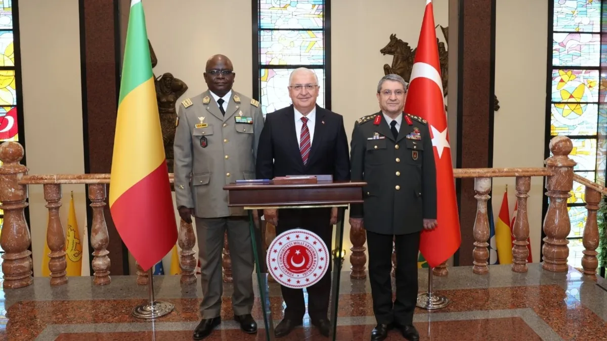 Milli Savunma Bakanı Güler, Mali Kara Kuvvetleri Komutanı Samake'yi kabul etti