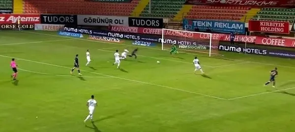 Alanyaspor - Fenerbahçe maçında kural hatası iddiası!