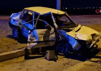 Otomobil ile kamyon çarpıştı: 2 ölü