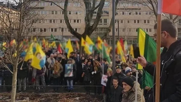 PKK düşkünü İsveç! Ülkenin en çok okunan gazetesinde teröristleri baş tacı yaptılar