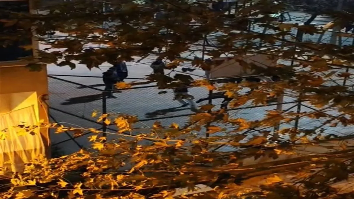 Sultangazi’de iki genç kavga etti: Arkadaşları ayırmak yerine tezahürat yaptı | O anlar kamerada