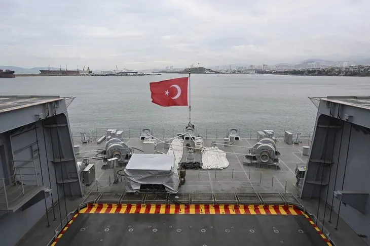 Türkiye’nin başarısı yine manşetlerde! İlk SİHA gemisi TCG Anadolu’yu böyle gördüler