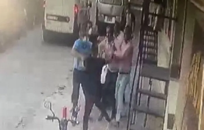 Son dakika: İzmir’de CHP’liler birbirine girdi! Belediye Başkan Yardımcısı’na satırla saldırdı