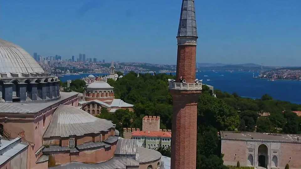 Ayasofya Camii minarelerinde ezan sesleri