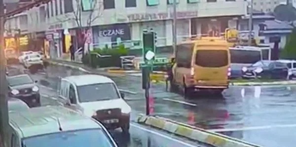 İstanbul'da yürekleri yakan kaza! Minibüs altında kalan kadının kulağı koptu - 5