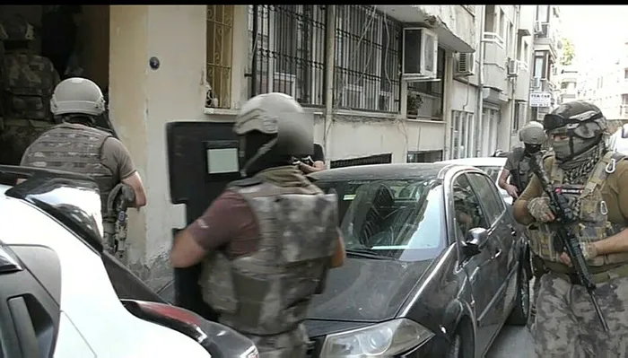 İzmir’de çökertilen dev suç örgütüyle ilgili yeni gelişme: 49 şüpheli tutuklandı