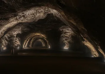 Adeta buzdolabı gibi! Vatandaşlar soluğu yerin 150 metre altında aldı