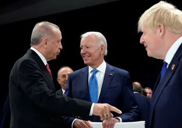NATO zirvesine damga vuran sohbet! İngiltere Başbakanı Boris Johnson'dan Başkan Erdoğan'a: Çok güzel