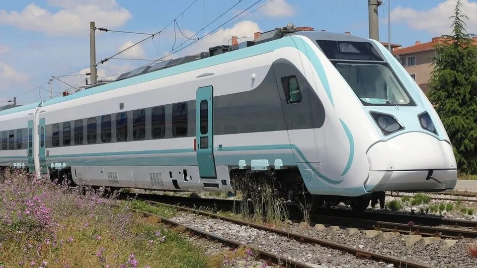 Milli elektrikli tren raylara iniyor! Saatte 225 kilometre hıza çıkacak