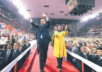 Ak Parti'den 100 bin kişilik olağanüstü kongre