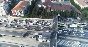 Metrobüs hattındaki çalışma trafiği felç etti