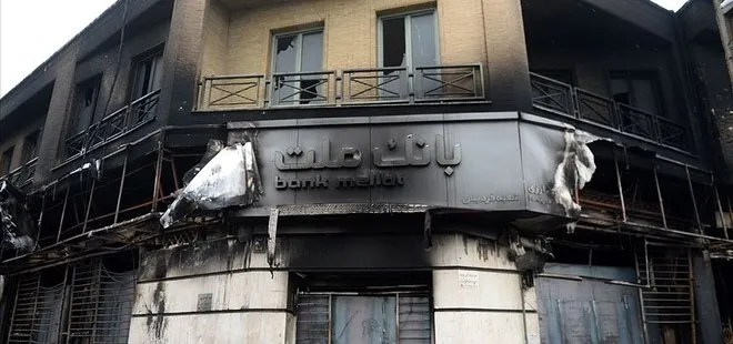 İran’da göstericiler banka şubelerini hedef aldı