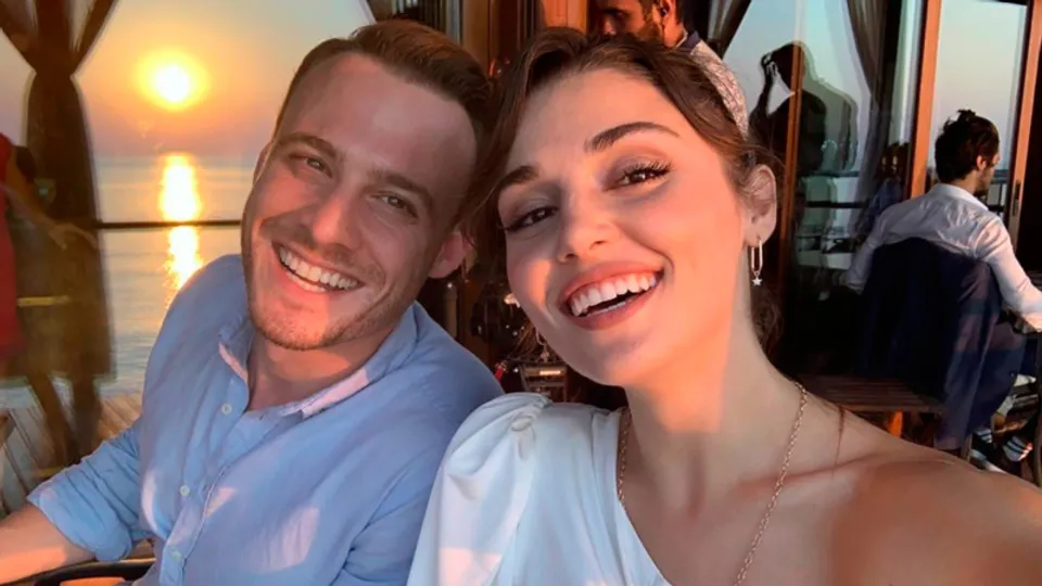 Hande Erçel görüntülenmemek için yangın merdiveninden kaçtı!