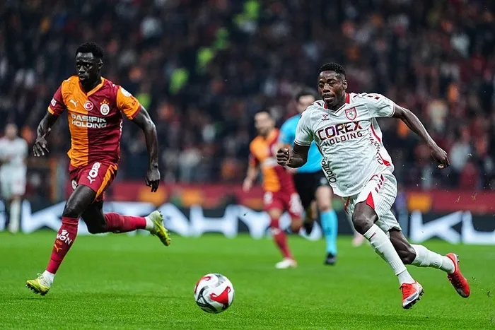 galatasaray-evinde-hata-yapmadi-aslan-samsunsporu-maglup-etti-1764962040780.jpeg Fotoğraf (AA)