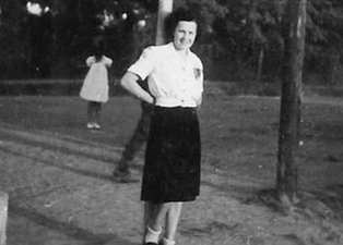 Bilim insanları genç kadının fotoğraflarına açıklık getiremedi! 1943'te Macaristan'da...