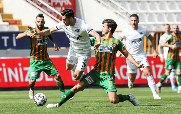 Alanyasporlu futbolcu Salih Uçan'dan üzücü haber - 3
