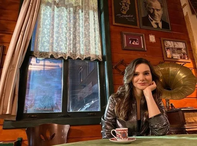 Benim Tatlı Yalanım’ın Hande’si Gonca Sarıyıldız set fotoğrafıyla çok konuşuldu